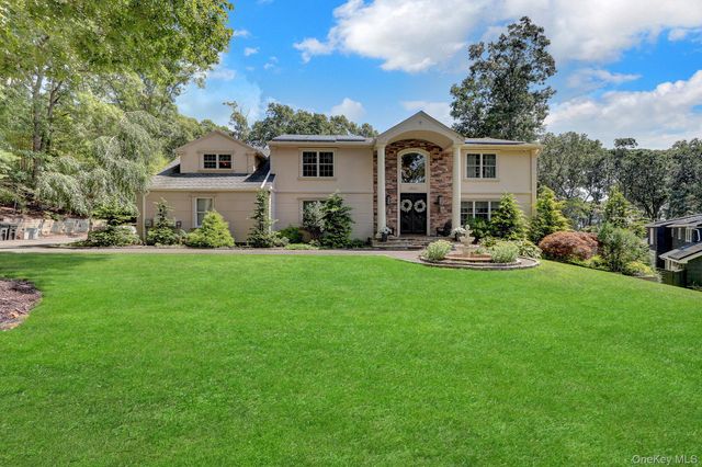 4 Jason Court, Dix Hills, NY 11746