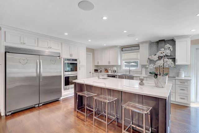 4 Jason Court, Dix Hills, NY 11746