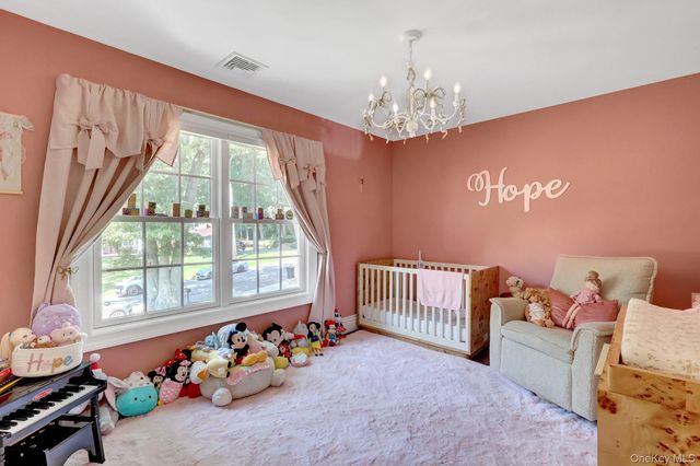 4 Jason Court, Dix Hills, NY 11746