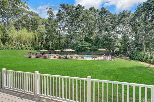 4 Jason Court, Dix Hills, NY 11746