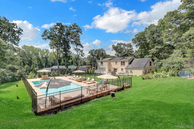 4 Jason Court, Dix Hills, NY 11746