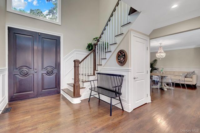 4 Jason Court, Dix Hills, NY 11746