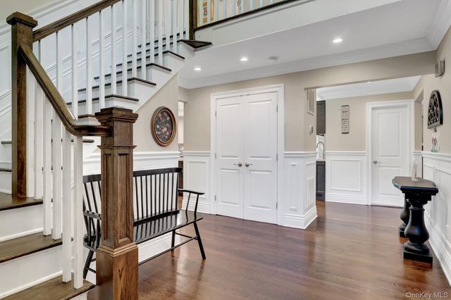 4 Jason Court, Dix Hills, NY 11746