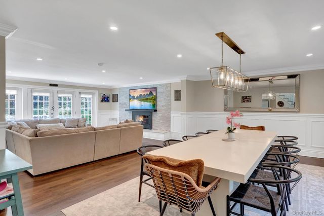 4 Jason Court, Dix Hills, NY 11746