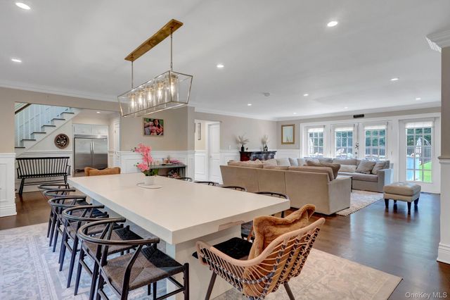 4 Jason Court, Dix Hills, NY 11746