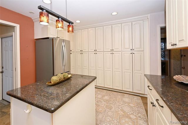 1850 Dorchester Road, Birmingham, MI 48009