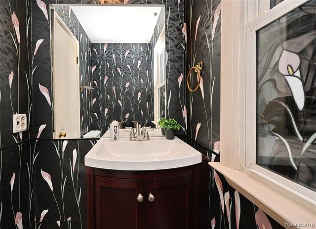 1850 Dorchester Road, Birmingham, MI 48009