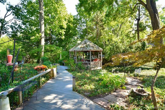 1850 Dorchester Road, Birmingham, MI 48009