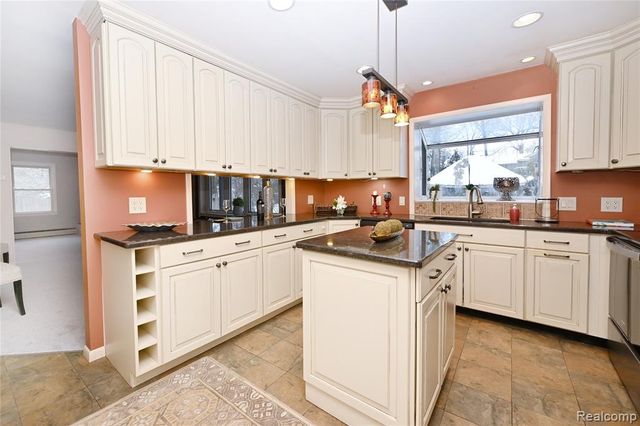 1850 Dorchester Road, Birmingham, MI 48009