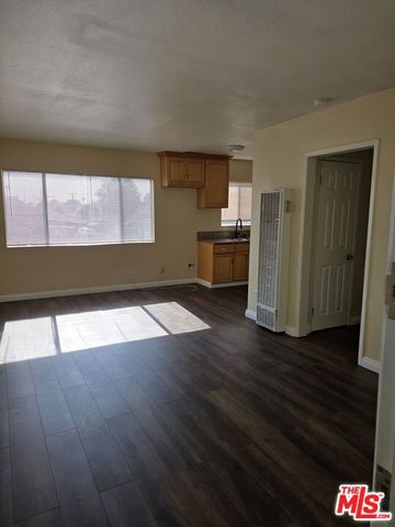754 E 84th Place 4, Los Angeles, CA 90001