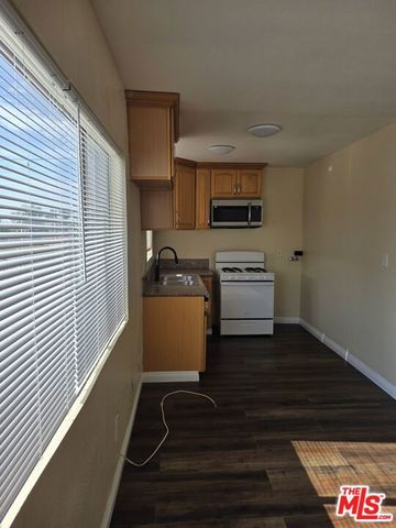 754 E 84th Place 4, Los Angeles, CA 90001