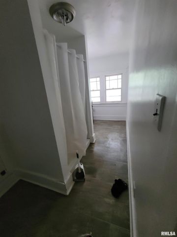 1220 N UNIVERSITY Street, Peoria, IL 61606