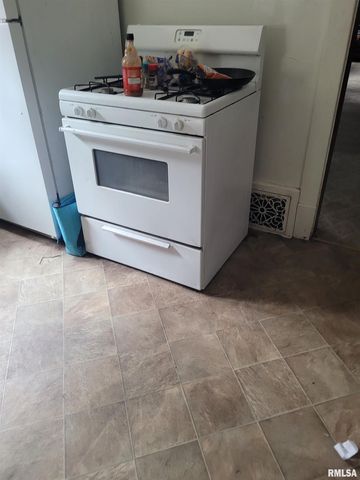 1220 N UNIVERSITY Street, Peoria, IL 61606