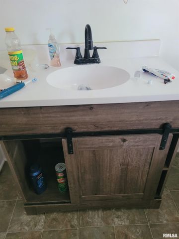 1220 N UNIVERSITY Street, Peoria, IL 61606