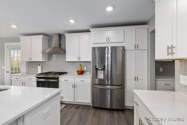 6327 Bentley Drive, Belmont, MI 49306