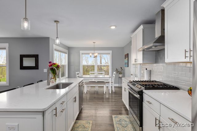 6327 Bentley Drive, Belmont, MI 49306