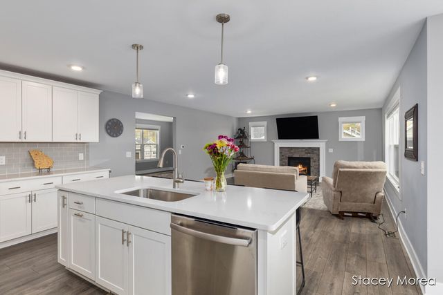 6327 Bentley Drive, Belmont, MI 49306