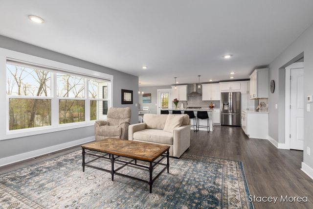 6327 Bentley Drive, Belmont, MI 49306