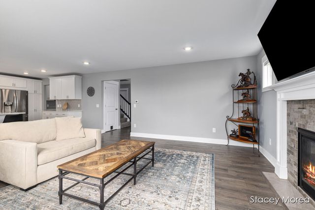 6327 Bentley Drive, Belmont, MI 49306