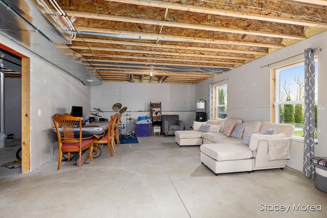 6327 Bentley Drive, Belmont, MI 49306