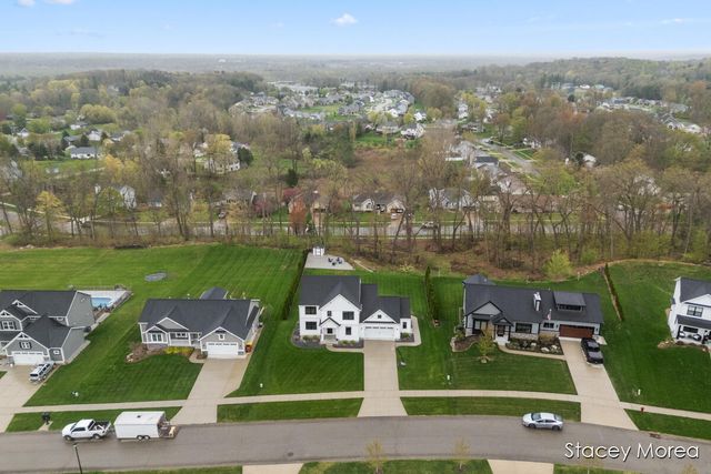 6327 Bentley Drive, Belmont, MI 49306