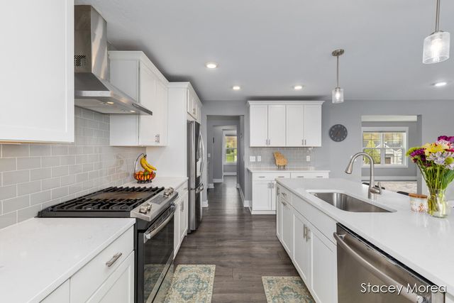 6327 Bentley Drive, Belmont, MI 49306