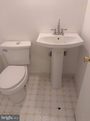 7758 LAKECREST DR, Greenbelt, MD 20770