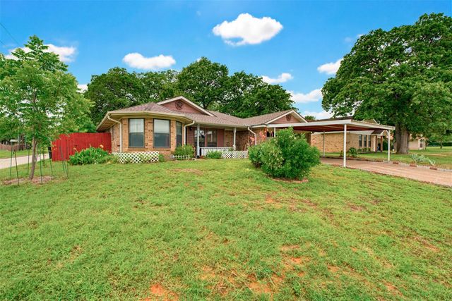 501 Meadow DR, Rockdale, TX 76567