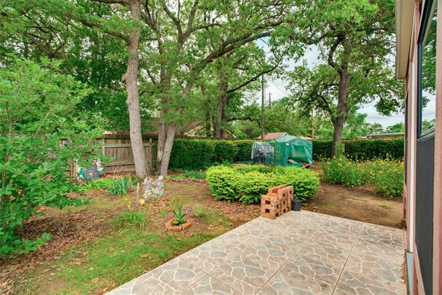 501 Meadow DR, Rockdale, TX 76567