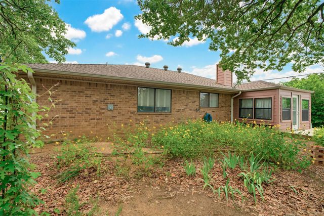 501 Meadow DR, Rockdale, TX 76567