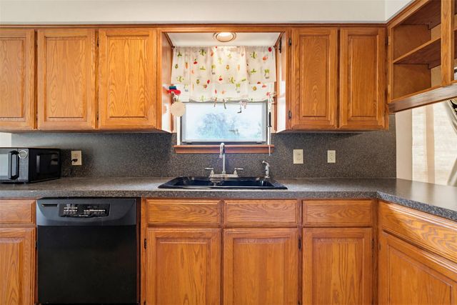 501 Meadow DR, Rockdale, TX 76567