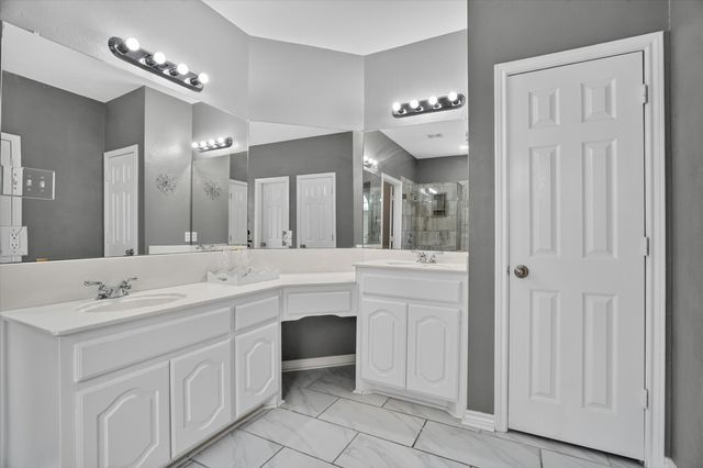 7724 Brook Meadow Lane, Fort Worth, TX 76133