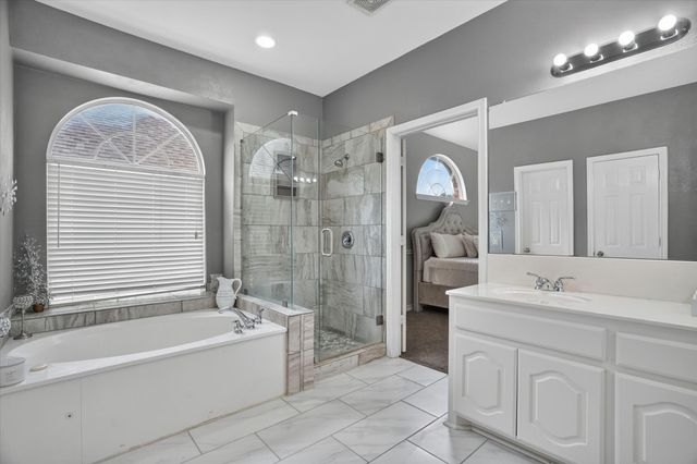 7724 Brook Meadow Lane, Fort Worth, TX 76133