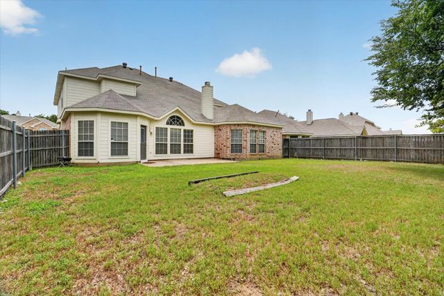 7724 Brook Meadow Lane, Fort Worth, TX 76133