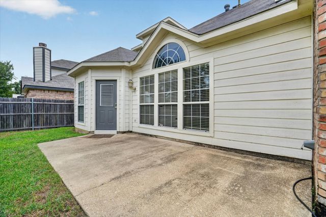 7724 Brook Meadow Lane, Fort Worth, TX 76133