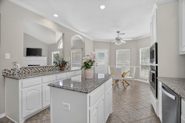 7724 Brook Meadow Lane, Fort Worth, TX 76133