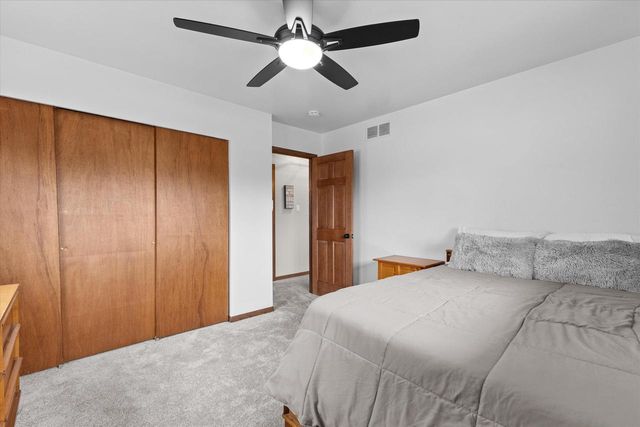 2365 S Green Links DRIVE, West Allis, WI 53227