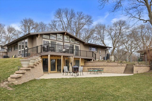 2365 S Green Links DRIVE, West Allis, WI 53227