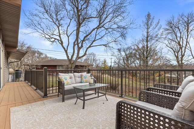 2365 S Green Links DRIVE, West Allis, WI 53227