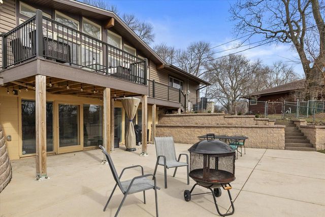 2365 S Green Links DRIVE, West Allis, WI 53227