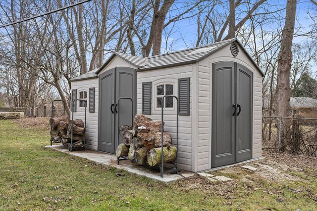 2365 S Green Links DRIVE, West Allis, WI 53227