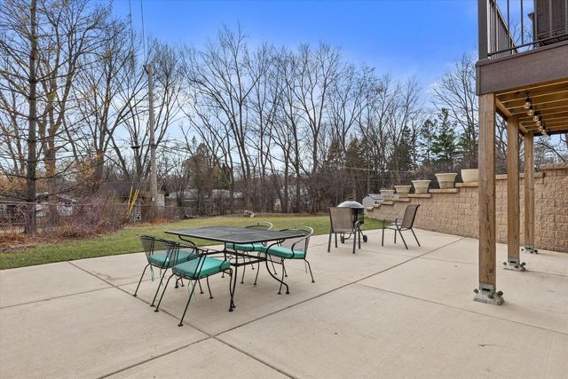 2365 S Green Links DRIVE, West Allis, WI 53227