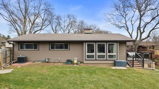 2365 S Green Links DRIVE, West Allis, WI 53227
