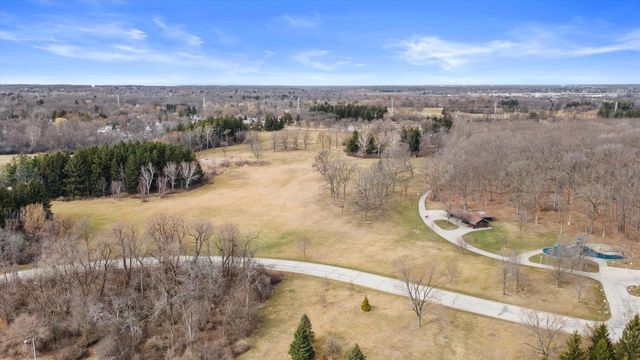 2365 S Green Links DRIVE, West Allis, WI 53227