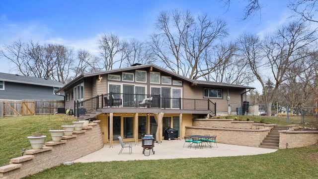 2365 S Green Links DRIVE, West Allis, WI 53227