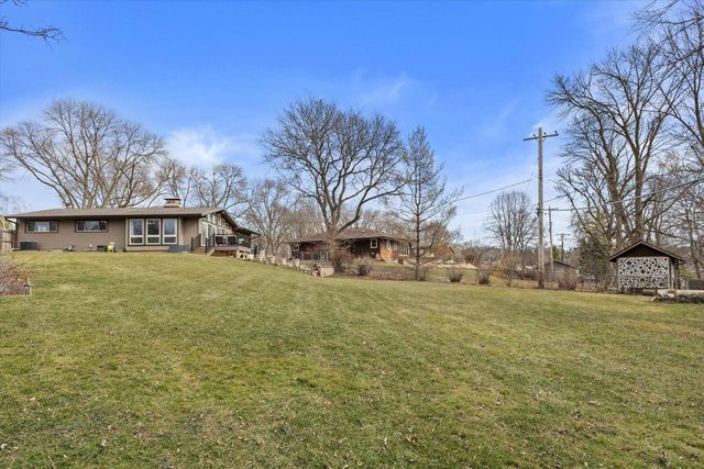 2365 S Green Links DRIVE, West Allis, WI 53227