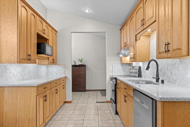 2365 S Green Links DRIVE, West Allis, WI 53227