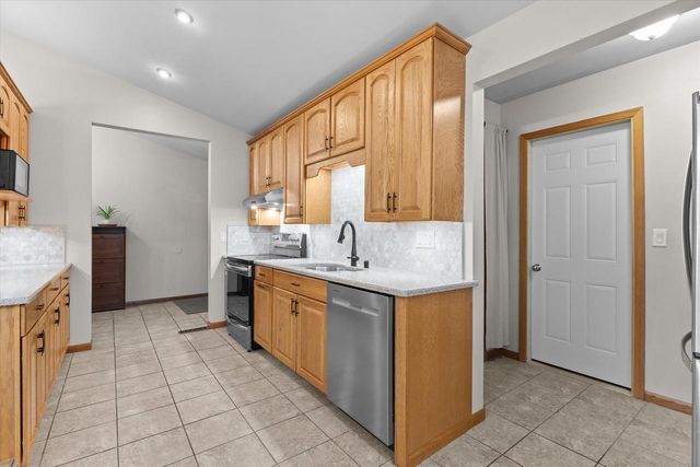 2365 S Green Links DRIVE, West Allis, WI 53227