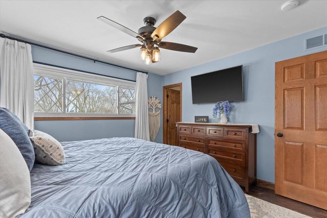 2365 S Green Links DRIVE, West Allis, WI 53227