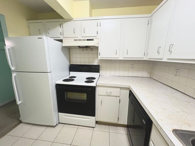 100 Grandview Ave 4A, Quincy, MA 02170